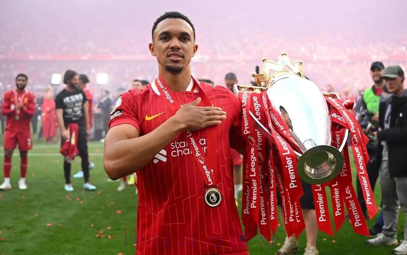 阿诺德：赢更多奖杯 多年后仍被视为最佳右后卫